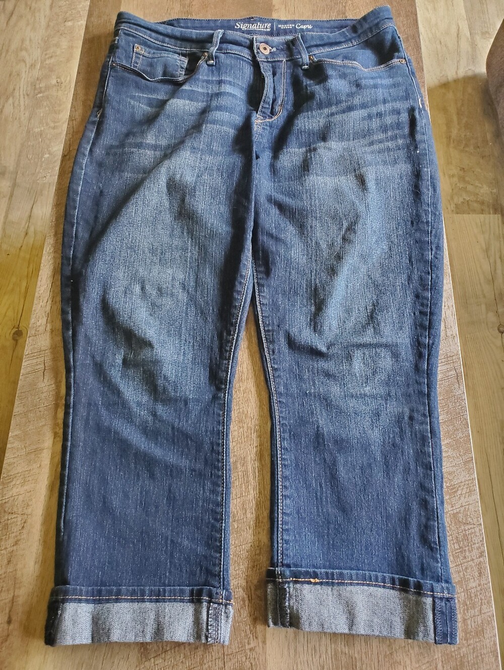 SIGNATURE MODERN Levi Strauss Denim Capris - Ladies Size 10 Mid Rise CAPRIS